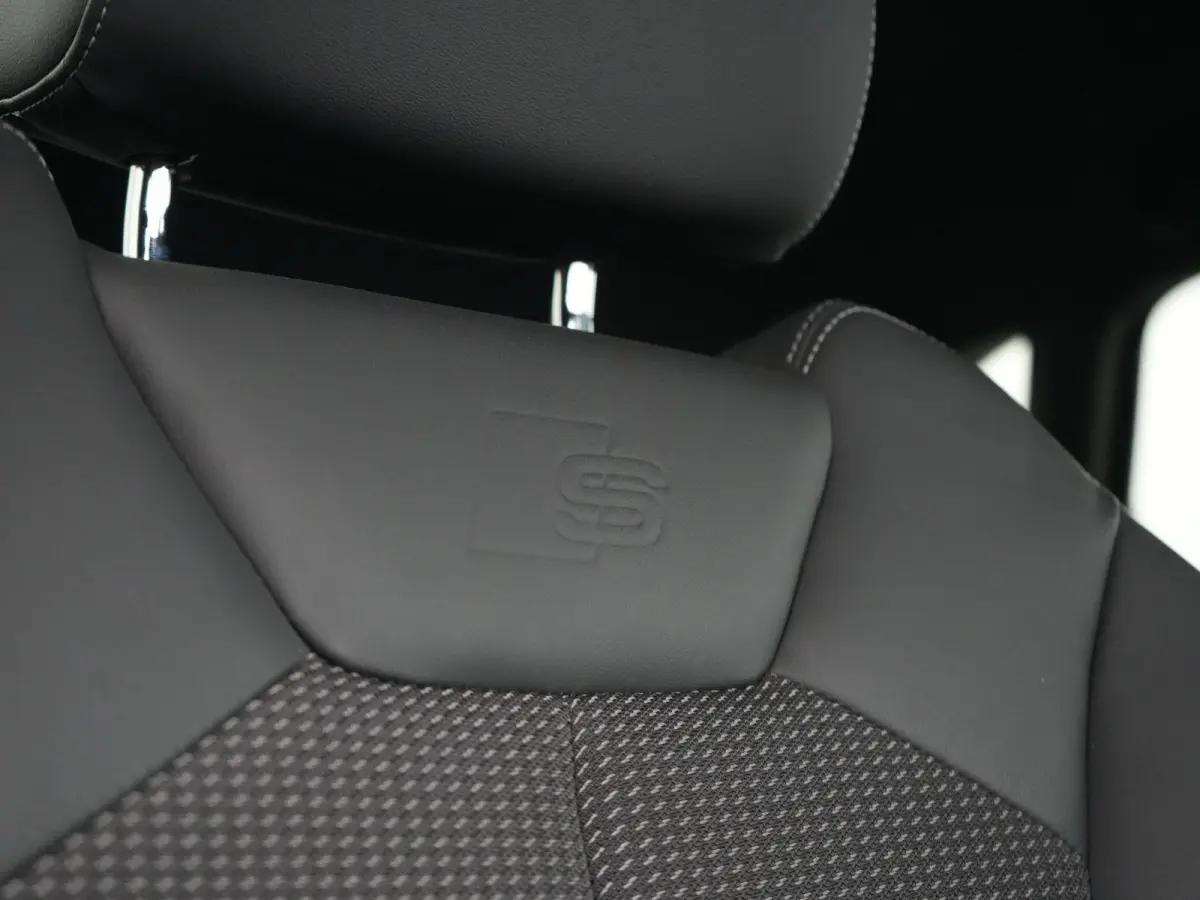 45 TFSI e 2X S Line PHEV 245pk | Trekhaak Af Fabriek | Adaptive Cruise | Sportstoelen Verwarmd | Apple Carplay | Blis | DAB | Navigatie | Virtual | 18"L.M | Plug In Hybrid
