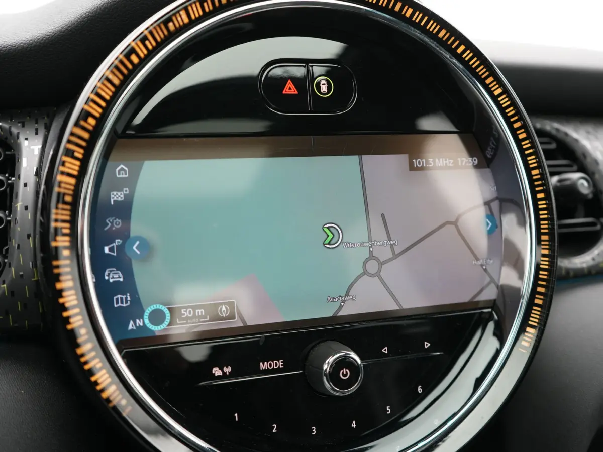 SE 33 kWh 184pk Dealer O.H | Panodak | Head Up | Camera | Harman / Kardon | Warmtepomp | Sportstoelen Verwarmd | Keyless | Apple Carplay | Sfeerverlichting | DAB | Virtual | Navigatie | 16"L
