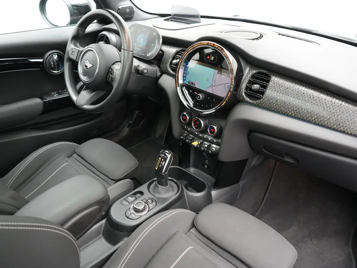 SE 33 kWh 184pk Dealer O.H | Panodak | Head Up | Camera | Harman / Kardon | Warmtepomp | Sportstoelen Verwarmd | Keyless | Apple Carplay | Sfeerverlichting | DAB | Virtual | Navigatie | 16"L
