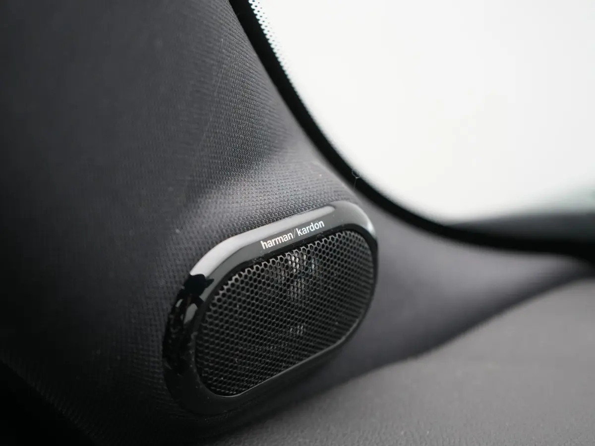 SE 33 kWh 184pk Dealer O.H | Panodak | Head Up | Camera | Harman / Kardon | Warmtepomp | Sportstoelen Verwarmd | Keyless | Apple Carplay | Sfeerverlichting | DAB | Virtual | Navigatie | 16"L