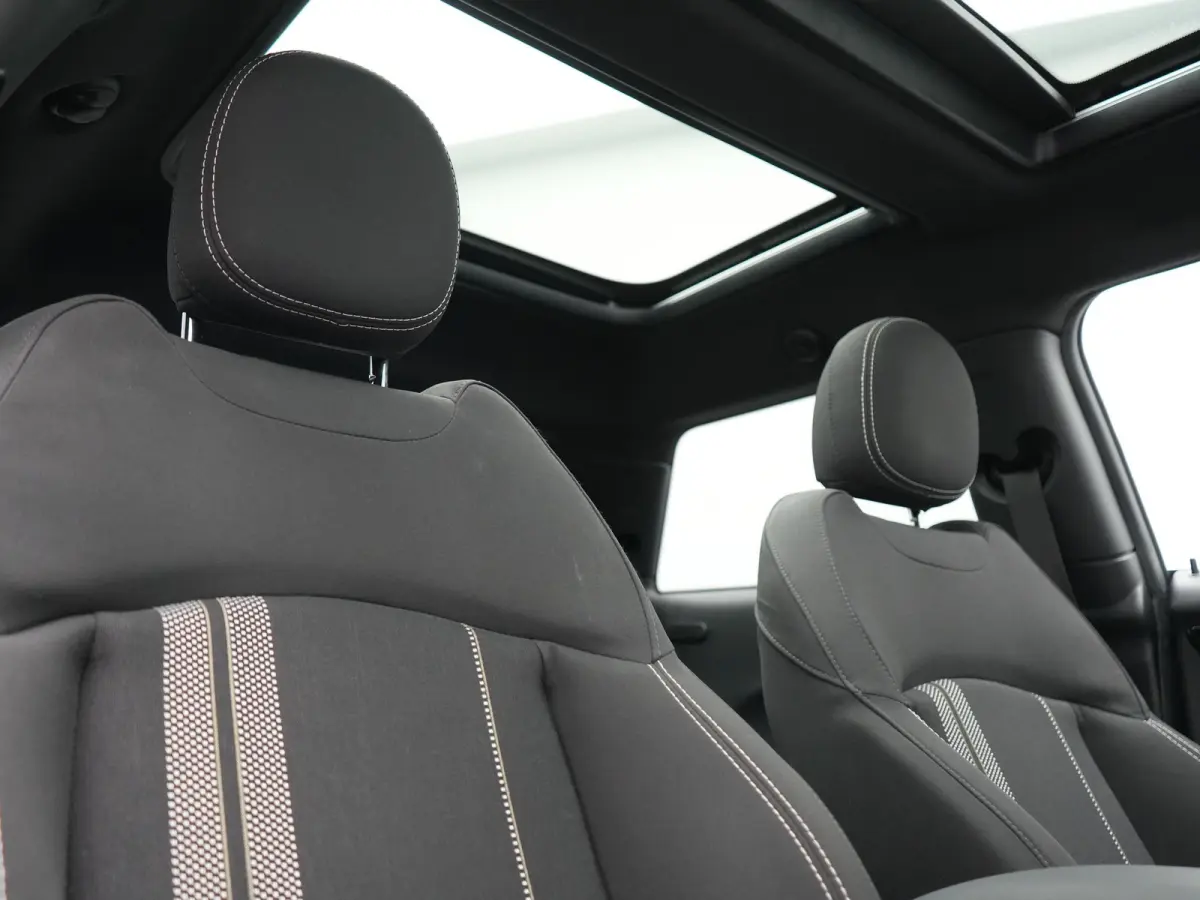 SE 33 kWh 184pk Dealer O.H | Panodak | Head Up | Camera | Harman / Kardon | Warmtepomp | Sportstoelen Verwarmd | Keyless | Apple Carplay | Sfeerverlichting | DAB | Virtual | Navigatie | 16"L