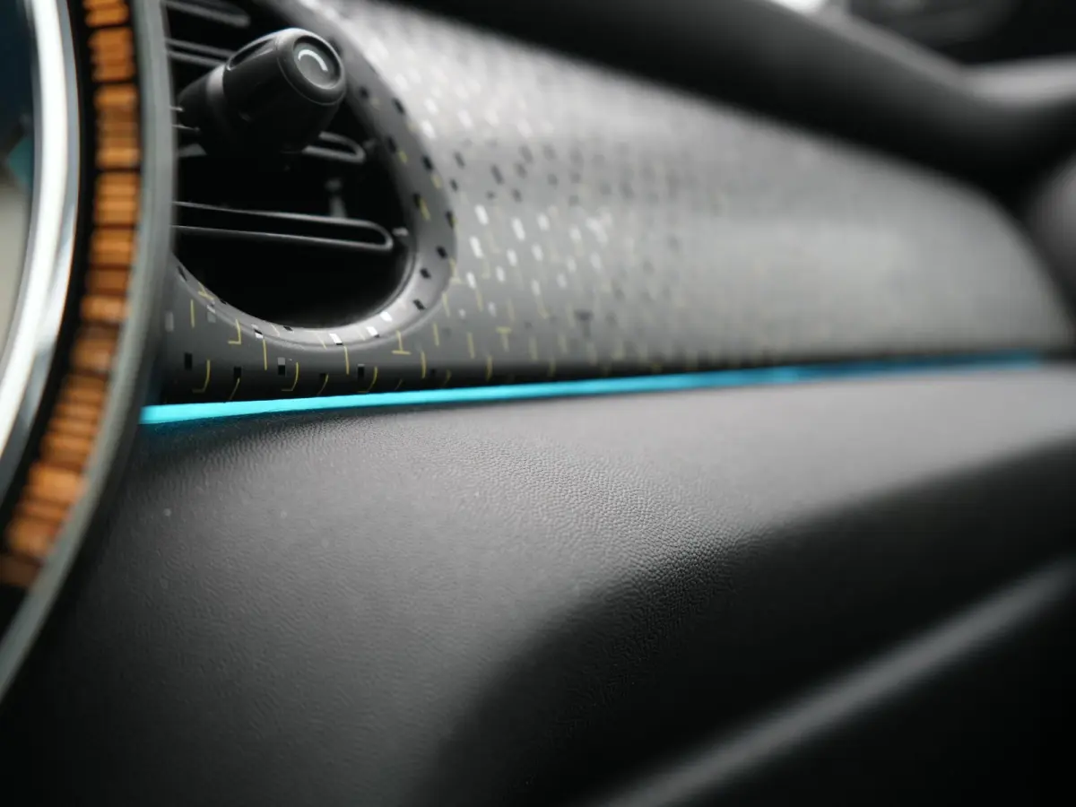 SE 33 kWh 184pk Dealer O.H | Panodak | Head Up | Camera | Harman / Kardon | Warmtepomp | Sportstoelen Verwarmd | Keyless | Apple Carplay | Sfeerverlichting | DAB | Virtual | Navigatie | 16"L