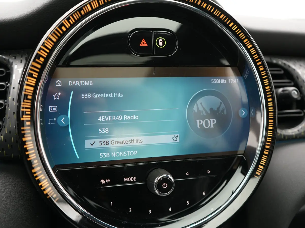 SE 33 kWh 184pk Dealer O.H | Panodak | Head Up | Camera | Harman / Kardon | Warmtepomp | Sportstoelen Verwarmd | Keyless | Apple Carplay | Sfeerverlichting | DAB | Virtual | Navigatie | 16"L