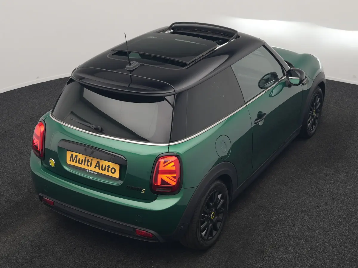 SE 33 kWh 184pk Dealer O.H | Panodak | Head Up | Camera | Harman / Kardon | Warmtepomp | Sportstoelen Verwarmd | Keyless | Apple Carplay | Sfeerverlichting | DAB | Virtual | Navigatie | 16"L