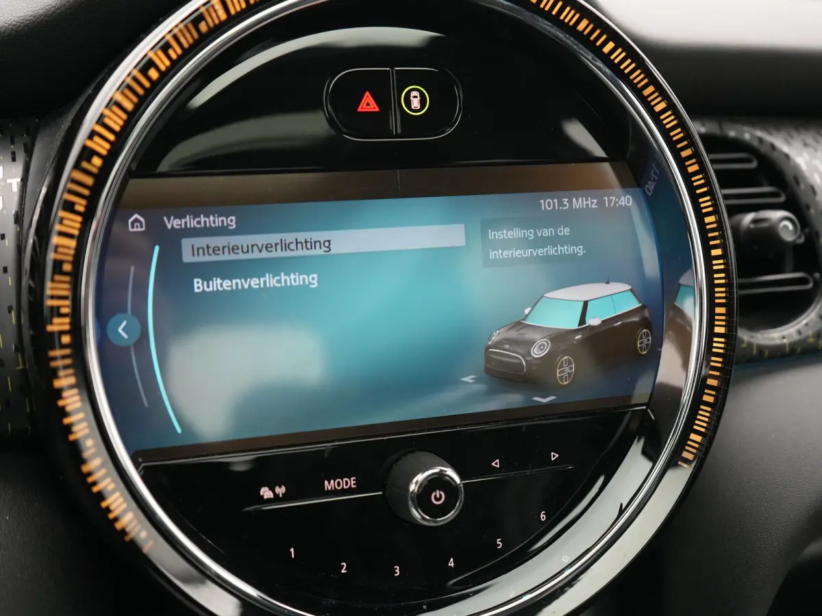 SE 33 kWh 184pk Dealer O.H | Panodak | Head Up | Camera | Harman / Kardon | Warmtepomp | Sportstoelen Verwarmd | Keyless | Apple Carplay | Sfeerverlichting | DAB | Virtual | Navigatie | 16"L