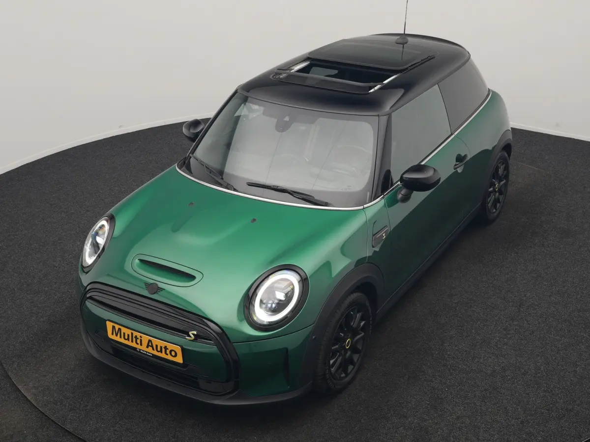 SE 33 kWh 184pk Dealer O.H | Panodak | Head Up | Camera | Harman / Kardon | Warmtepomp | Sportstoelen Verwarmd | Keyless | Apple Carplay | Sfeerverlichting | DAB | Virtual | Navigatie | 16"L