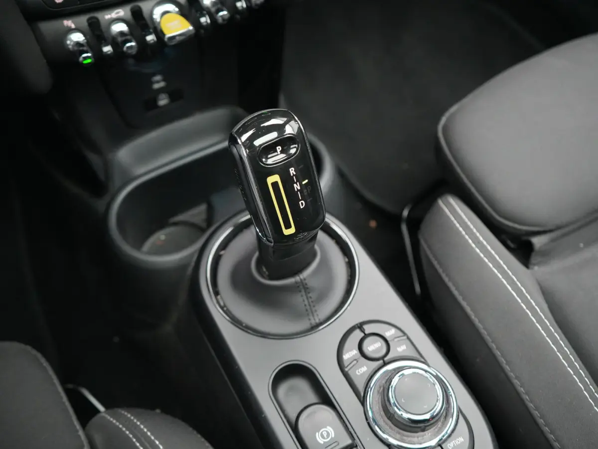 SE 33 kWh 184pk Dealer O.H | Panodak | Head Up | Camera | Harman / Kardon | Warmtepomp | Sportstoelen Verwarmd | Keyless | Apple Carplay | Sfeerverlichting | DAB | Virtual | Navigatie | 16"L