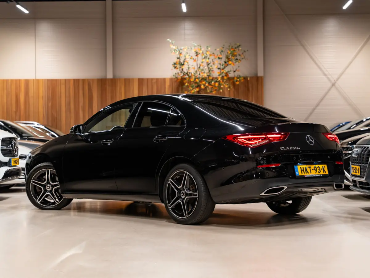 250 e Luxury Line, AMG 18" Velg, Voll Led, Night Pakket, Wide Screen, Ambiënte Light, Leder, PDC