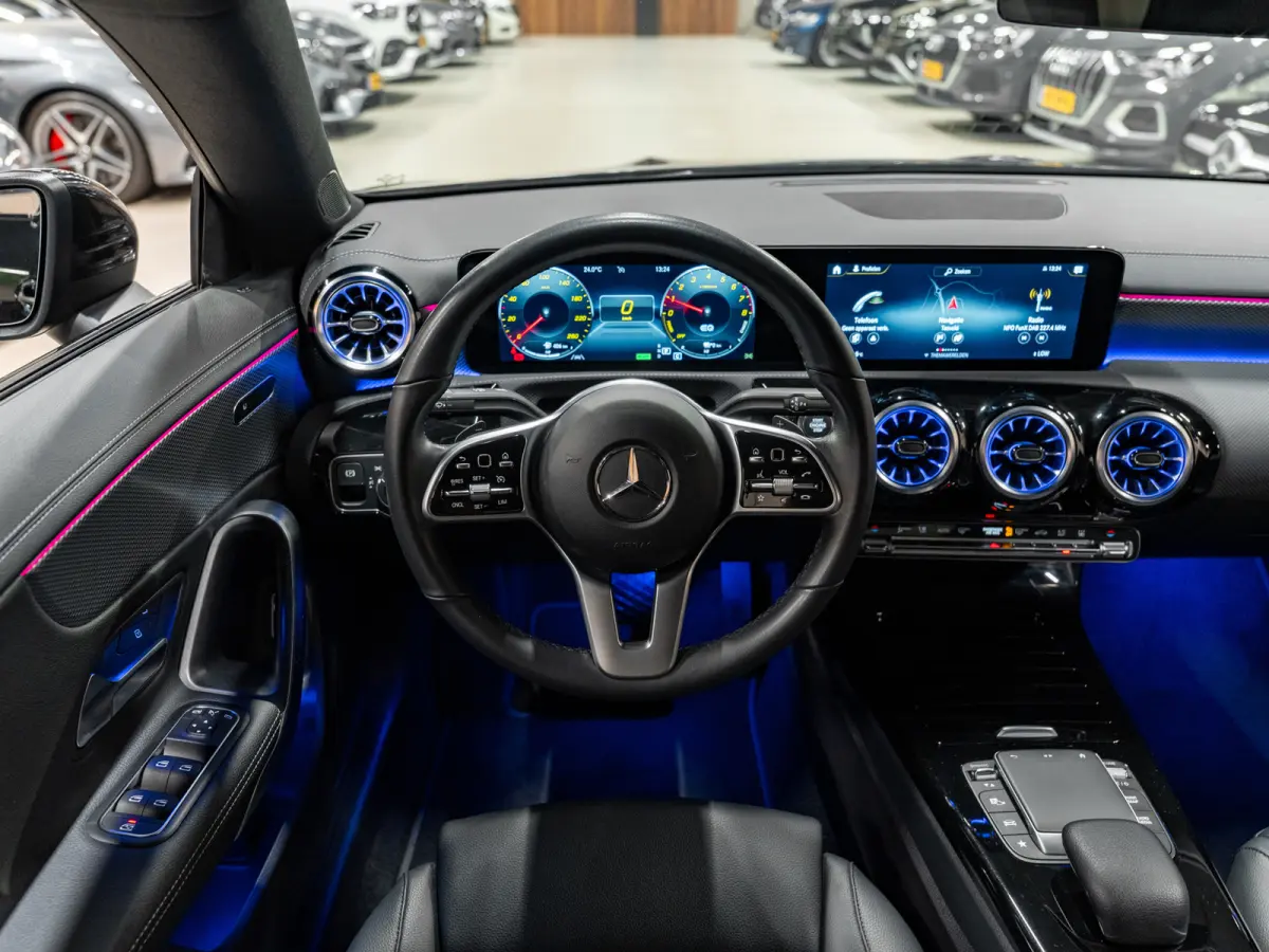 250 e Luxury Line, AMG 18" Velg, Voll Led, Night Pakket, Wide Screen, Ambiënte Light, Leder, PDC