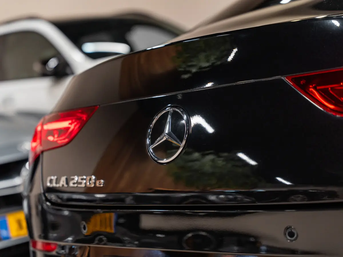 250 e Luxury Line, AMG 18" Velg, Voll Led, Night Pakket, Wide Screen, Ambiënte Light, Leder, PDC