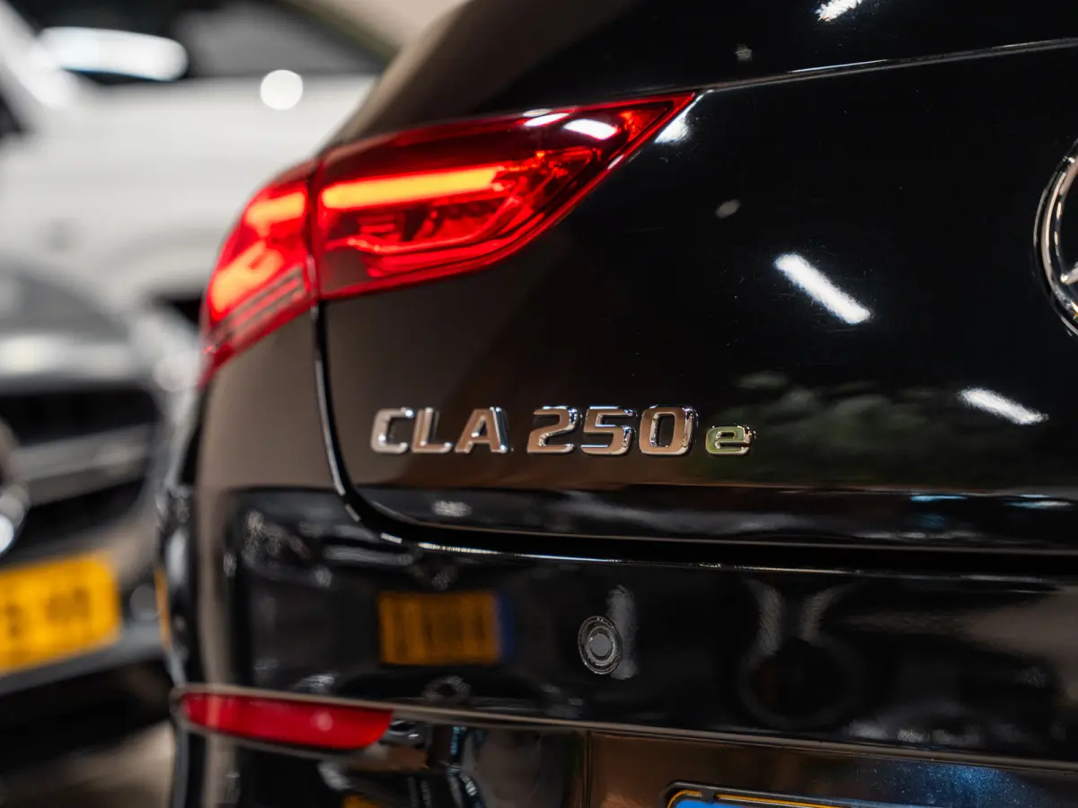 250 e Luxury Line, AMG 18" Velg, Voll Led, Night Pakket, Wide Screen, Ambiënte Light, Leder, PDC