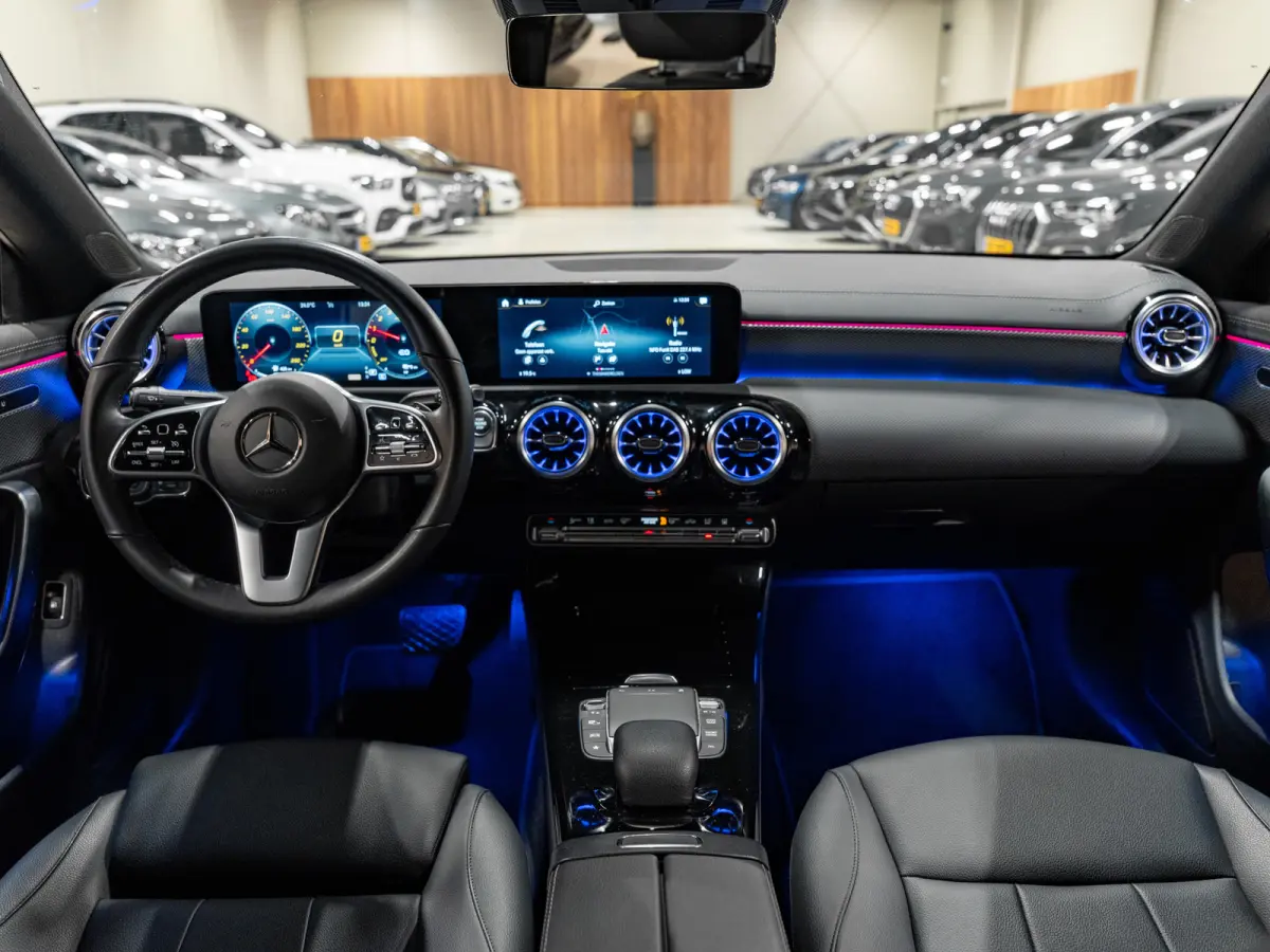 250 e Luxury Line, AMG 18" Velg, Voll Led, Night Pakket, Wide Screen, Ambiënte Light, Leder, PDC