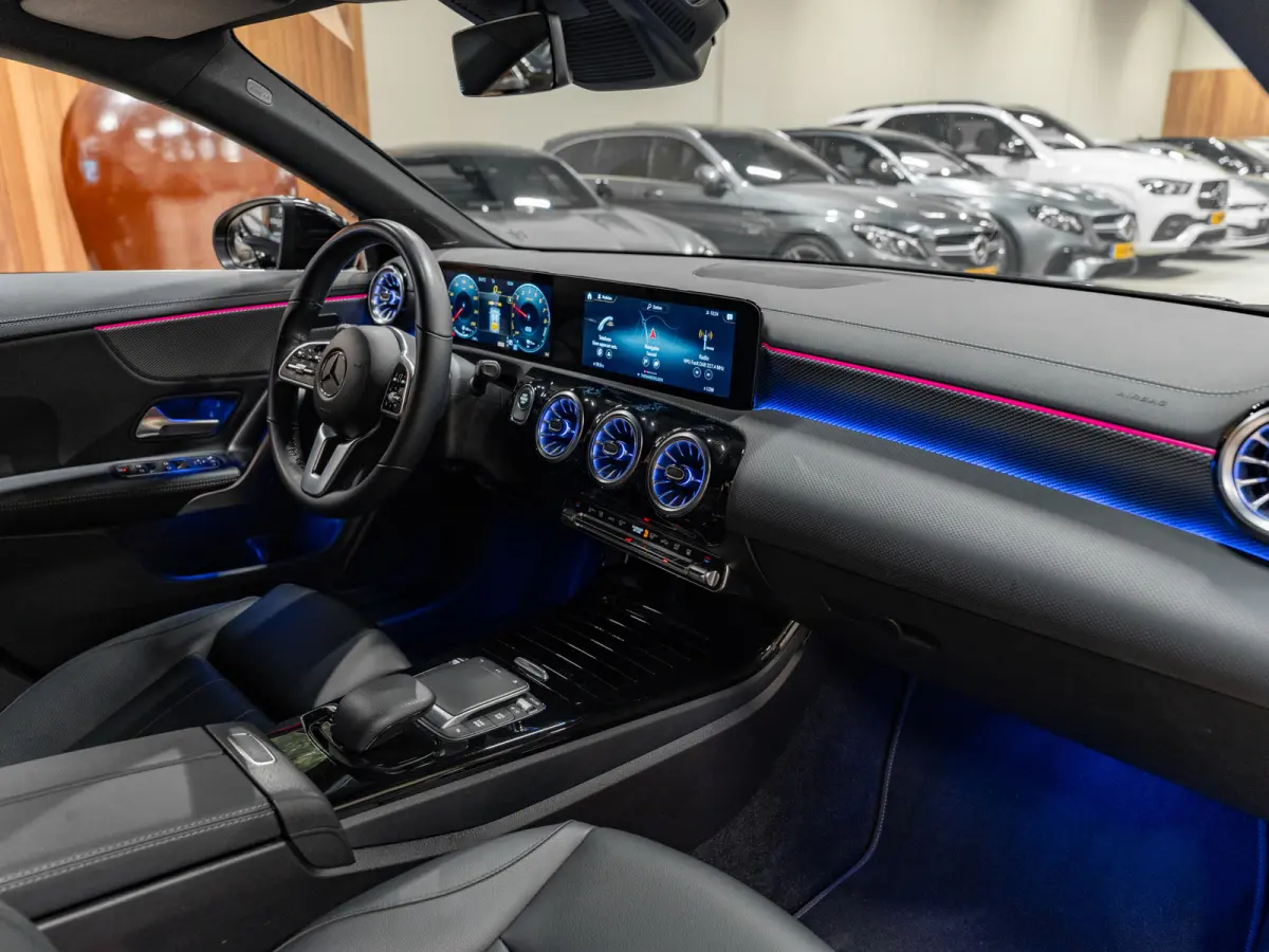 250 e Luxury Line, AMG 18" Velg, Voll Led, Night Pakket, Wide Screen, Ambiënte Light, Leder, PDC