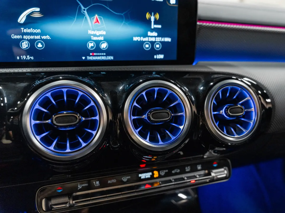 250 e Luxury Line, AMG 18" Velg, Voll Led, Night Pakket, Wide Screen, Ambiënte Light, Leder, PDC
