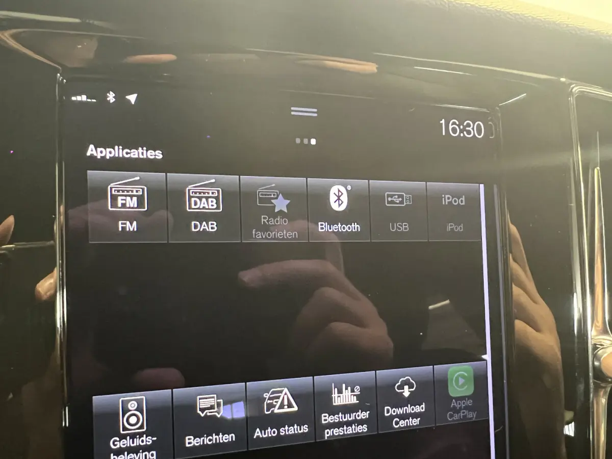 2.0 T8 Recharge AWD R-Design | Navigatie/Android/Apple Carplay | LM Velgen 18" | Cruise Control Adaptief | Stoel/stuur Verwarming |
