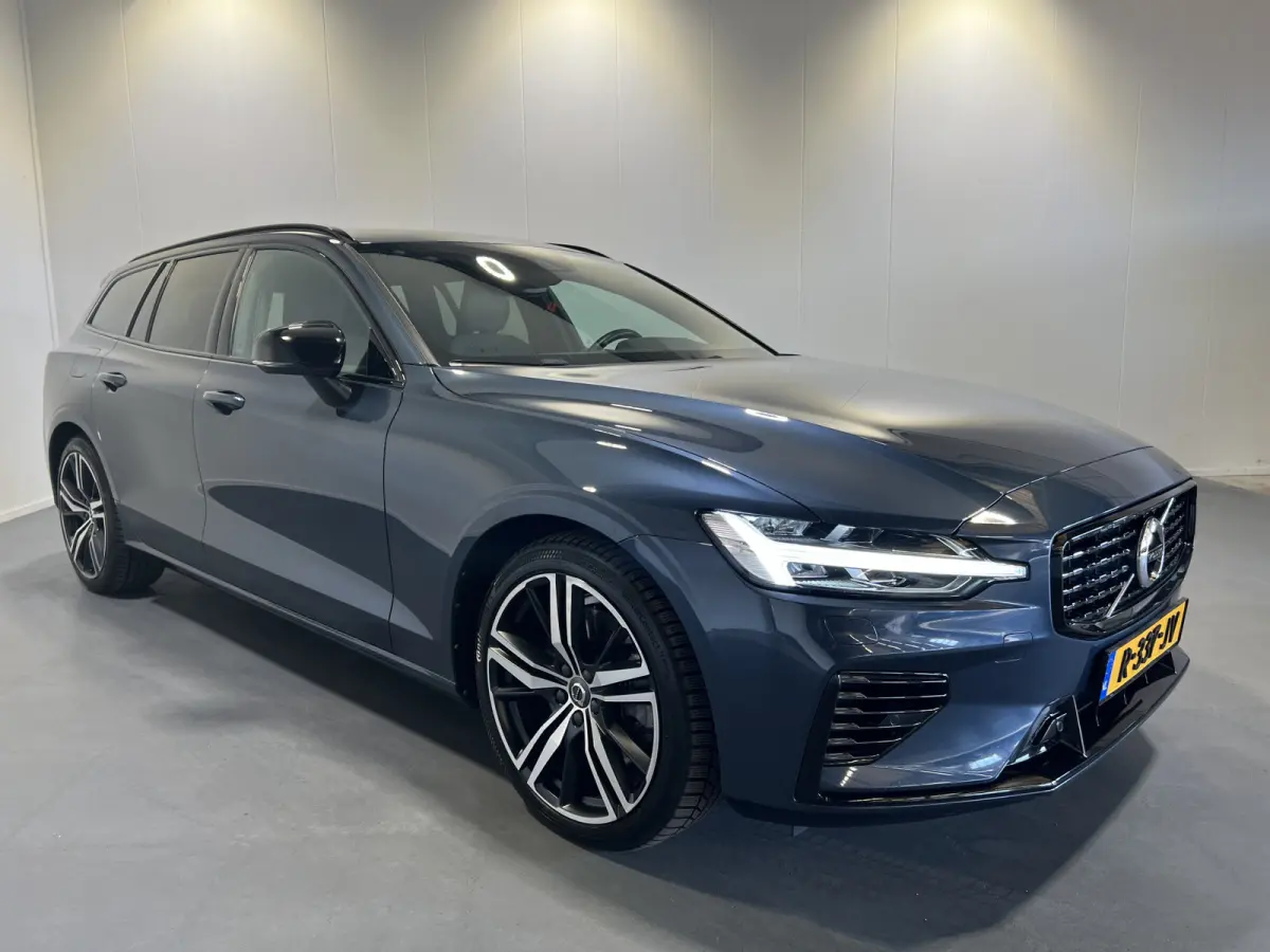 2.0 T8 Recharge AWD R-Design | Navigatie/Android/Apple Carplay | LM Velgen 18" | Cruise Control Adaptief | Stoel/stuur Verwarming |