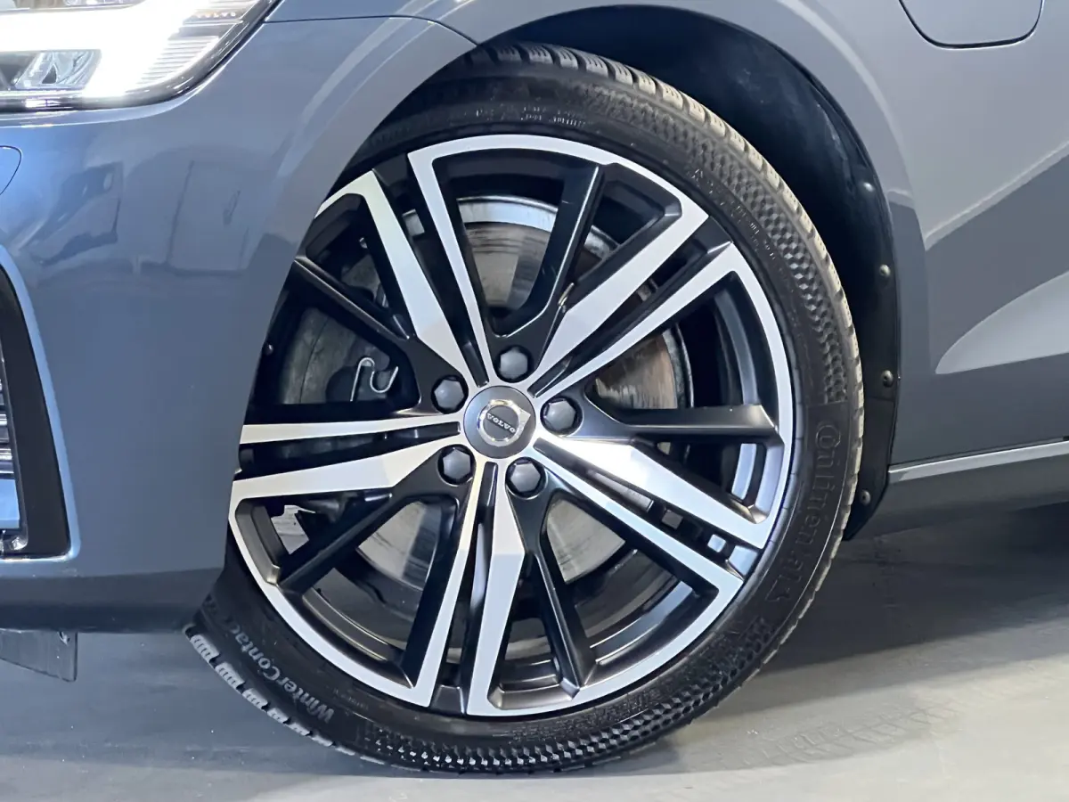 2.0 T8 Recharge AWD R-Design | Navigatie/Android/Apple Carplay | LM Velgen 18" | Cruise Control Adaptief | Stoel/stuur Verwarming |