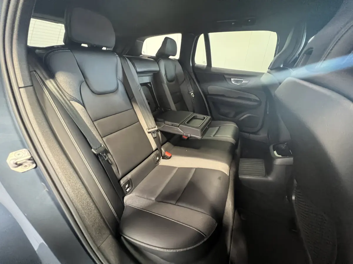 2.0 T8 Recharge AWD R-Design | Navigatie/Android/Apple Carplay | LM Velgen 18" | Cruise Control Adaptief | Stoel/stuur Verwarming |
