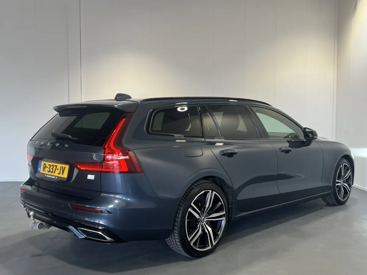 2.0 T8 Recharge AWD R-Design | Navigatie/Android/Apple Carplay | LM Velgen 18" | Cruise Control Adaptief | Stoel/stuur Verwarming |