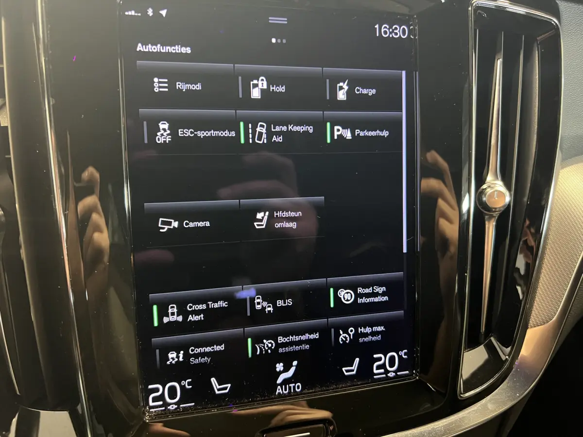 2.0 T8 Recharge AWD R-Design | Navigatie/Android/Apple Carplay | LM Velgen 18" | Cruise Control Adaptief | Stoel/stuur Verwarming |