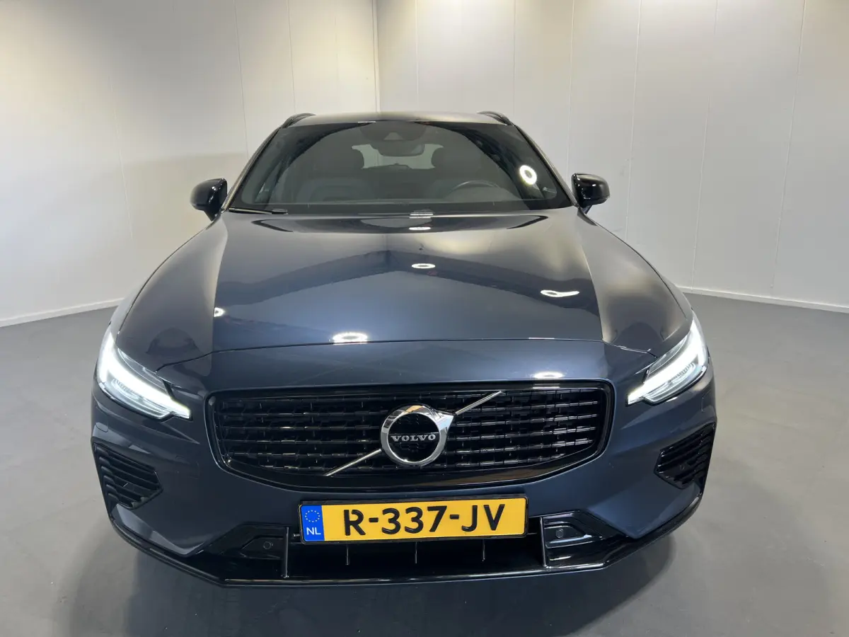 2.0 T8 Recharge AWD R-Design | Navigatie/Android/Apple Carplay | LM Velgen 18" | Cruise Control Adaptief | Stoel/stuur Verwarming |