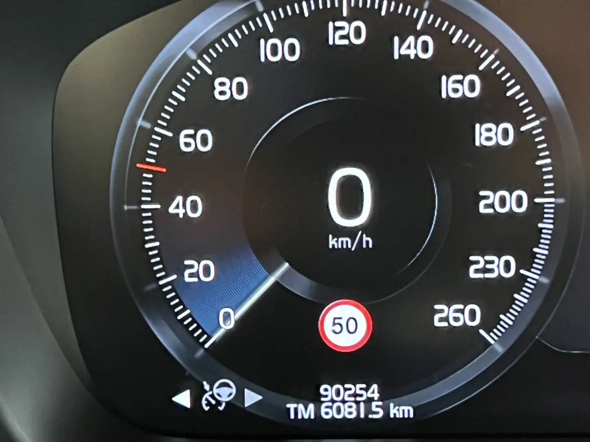 2.0 T8 Recharge AWD R-Design | Navigatie/Android/Apple Carplay | LM Velgen 18" | Cruise Control Adaptief | Stoel/stuur Verwarming |