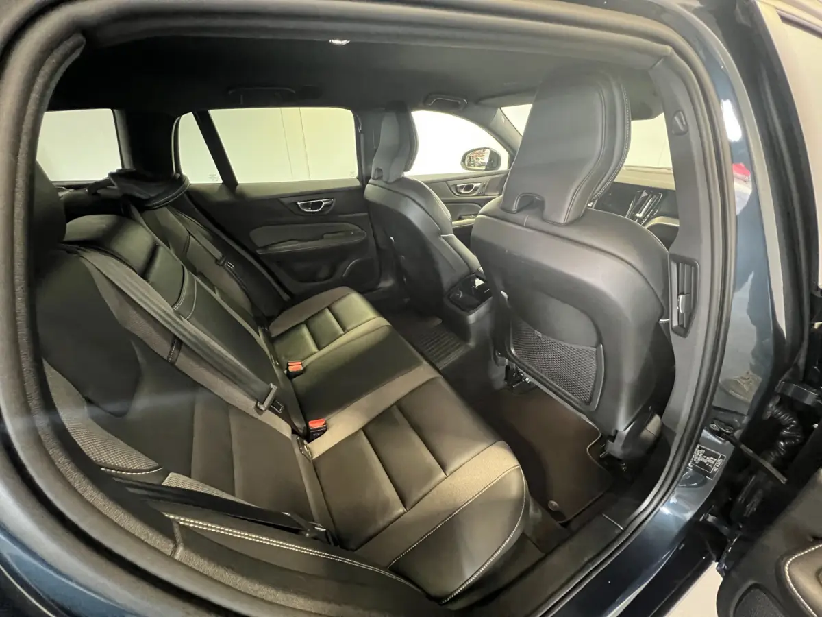 2.0 T8 Recharge AWD R-Design | Navigatie/Android/Apple Carplay | LM Velgen 18" | Cruise Control Adaptief | Stoel/stuur Verwarming |