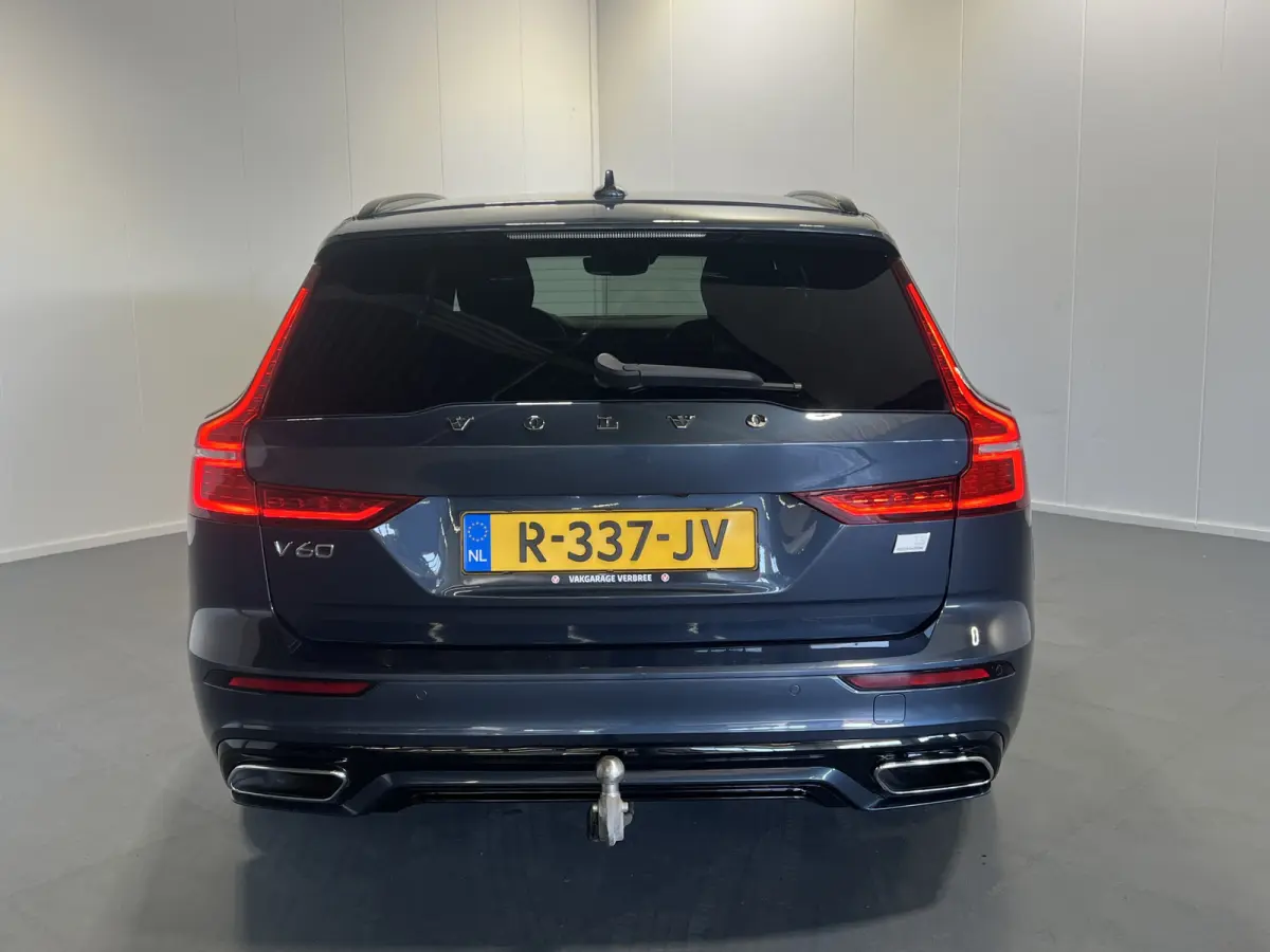 2.0 T8 Recharge AWD R-Design | Navigatie/Android/Apple Carplay | LM Velgen 18" | Cruise Control Adaptief | Stoel/stuur Verwarming |