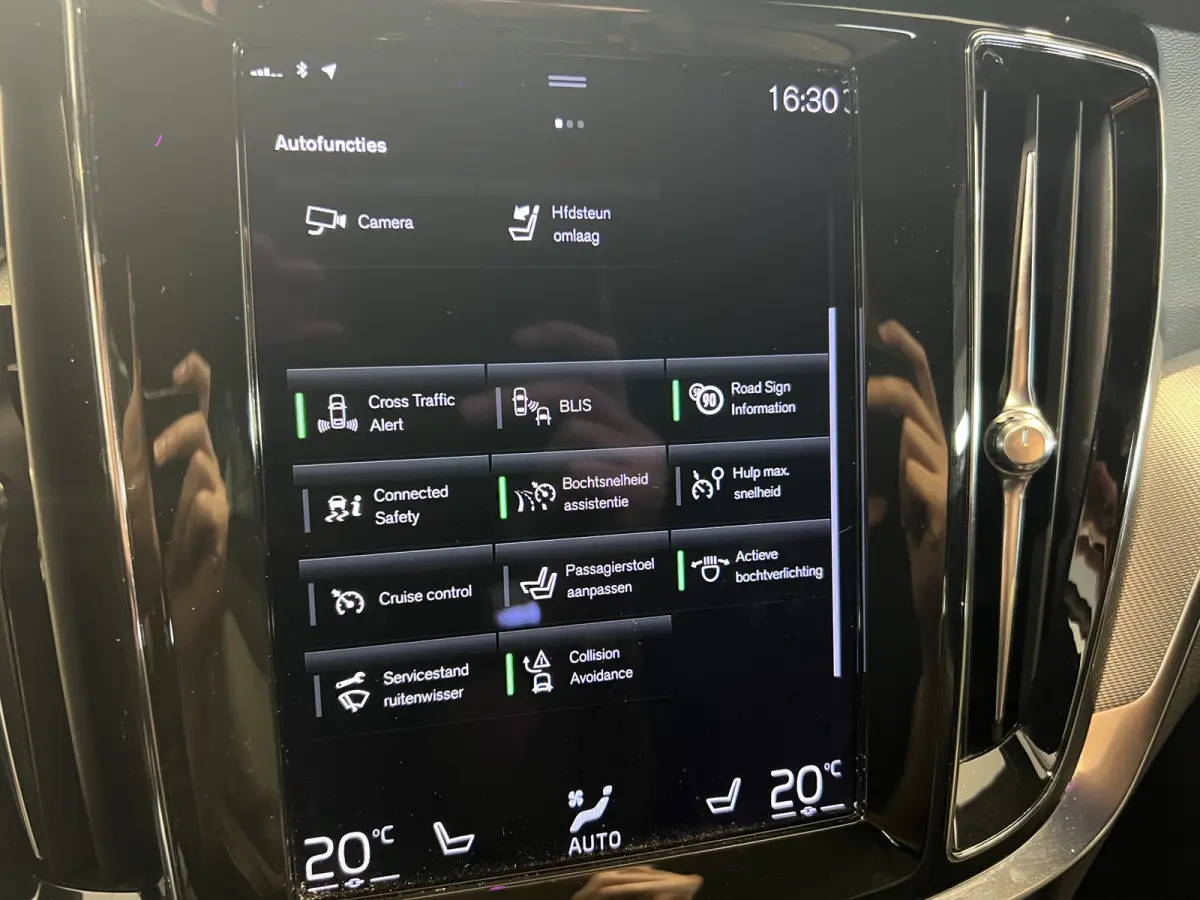 2.0 T8 Recharge AWD R-Design | Navigatie/Android/Apple Carplay | LM Velgen 18" | Cruise Control Adaptief | Stoel/stuur Verwarming |