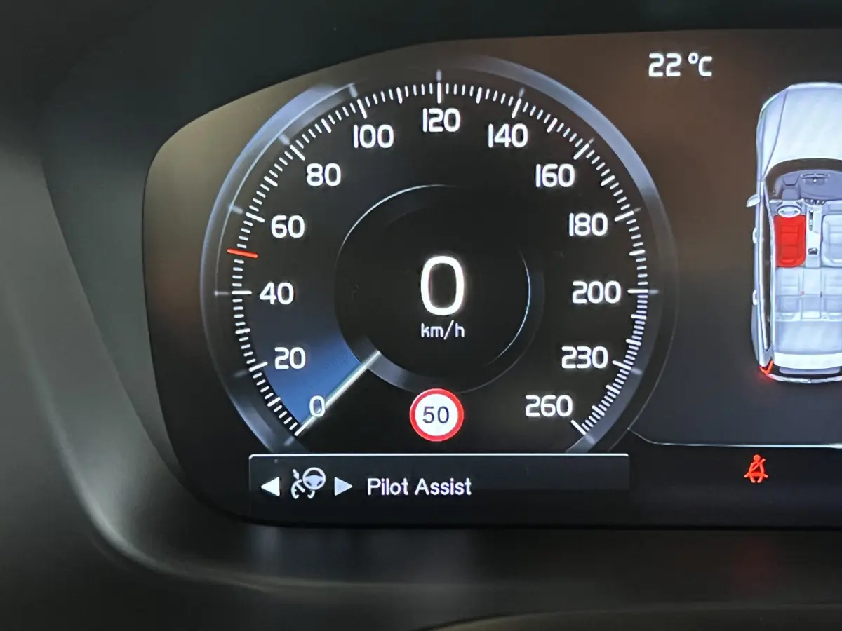 2.0 T8 Recharge AWD R-Design | Navigatie/Android/Apple Carplay | LM Velgen 18" | Cruise Control Adaptief | Stoel/stuur Verwarming |