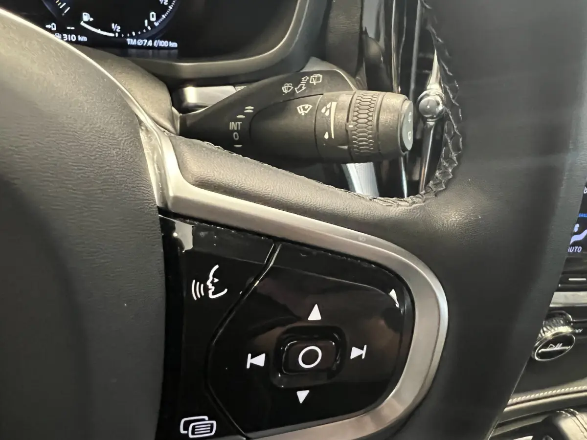 2.0 T8 Recharge AWD R-Design | Navigatie/Android/Apple Carplay | LM Velgen 18" | Cruise Control Adaptief | Stoel/stuur Verwarming |