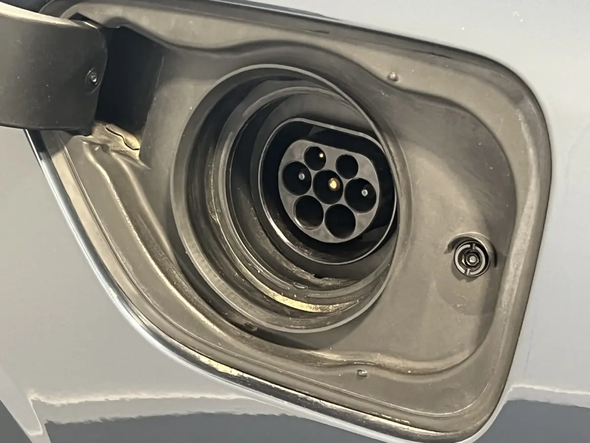 2.0 T8 Recharge AWD R-Design | Navigatie/Android/Apple Carplay | LM Velgen 18" | Cruise Control Adaptief | Stoel/stuur Verwarming |
