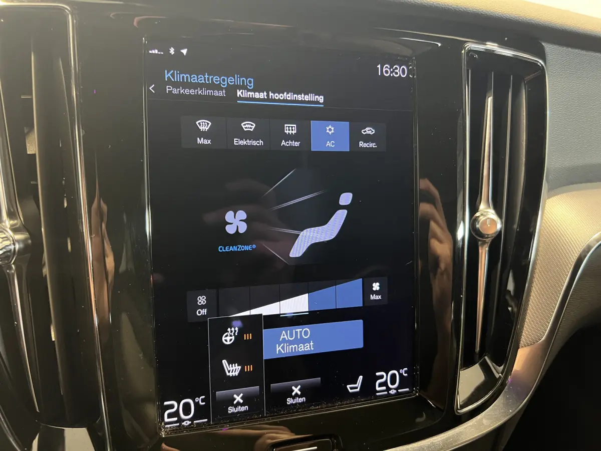 2.0 T8 Recharge AWD R-Design | Navigatie/Android/Apple Carplay | LM Velgen 18" | Cruise Control Adaptief | Stoel/stuur Verwarming |