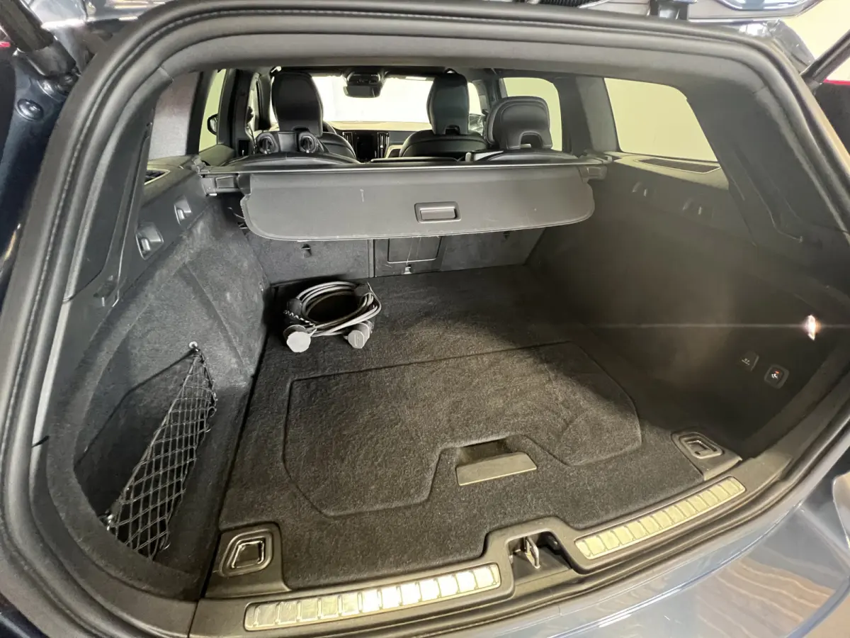 2.0 T8 Recharge AWD R-Design | Navigatie/Android/Apple Carplay | LM Velgen 18" | Cruise Control Adaptief | Stoel/stuur Verwarming |