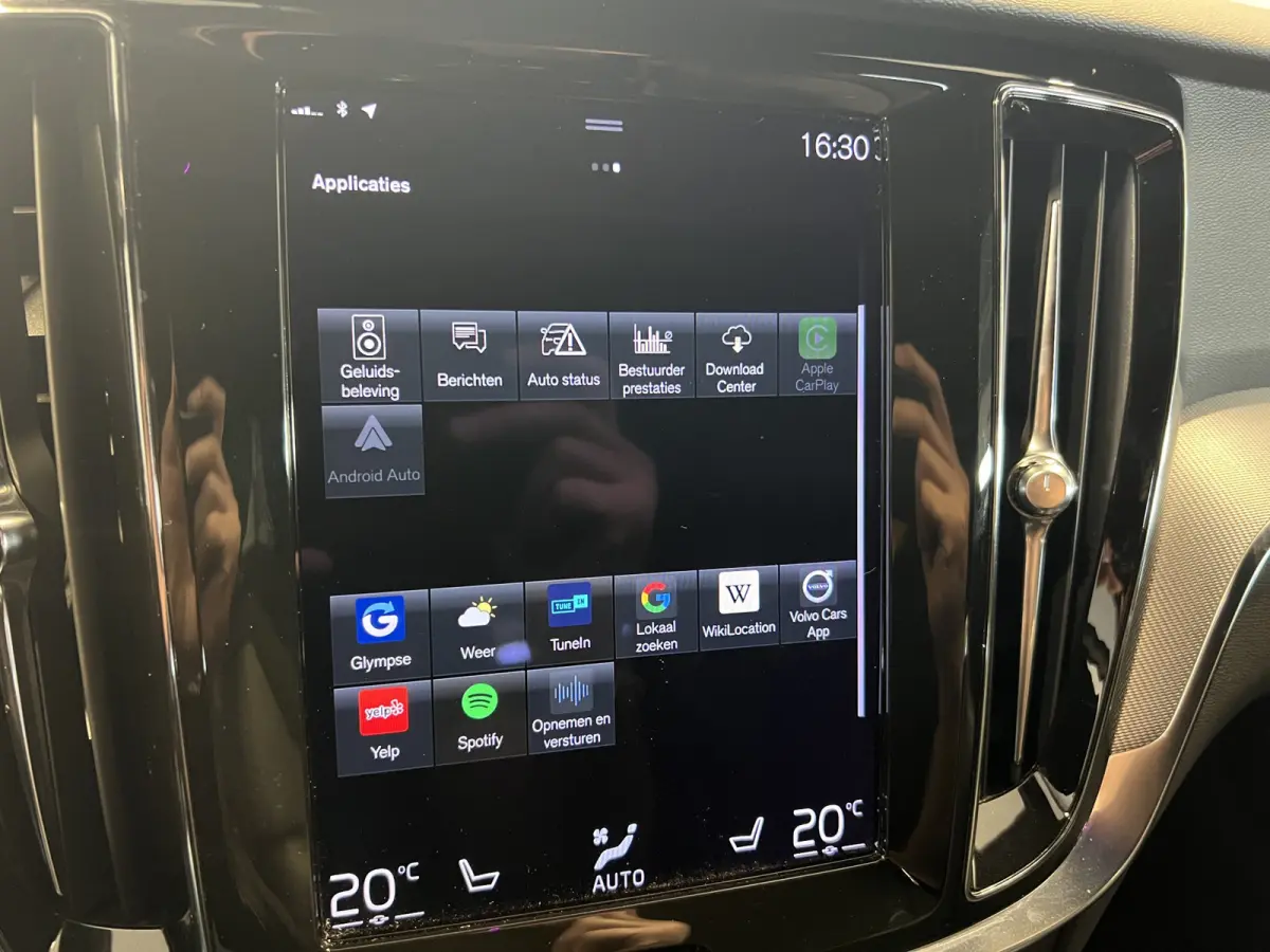 2.0 T8 Recharge AWD R-Design | Navigatie/Android/Apple Carplay | LM Velgen 18" | Cruise Control Adaptief | Stoel/stuur Verwarming |