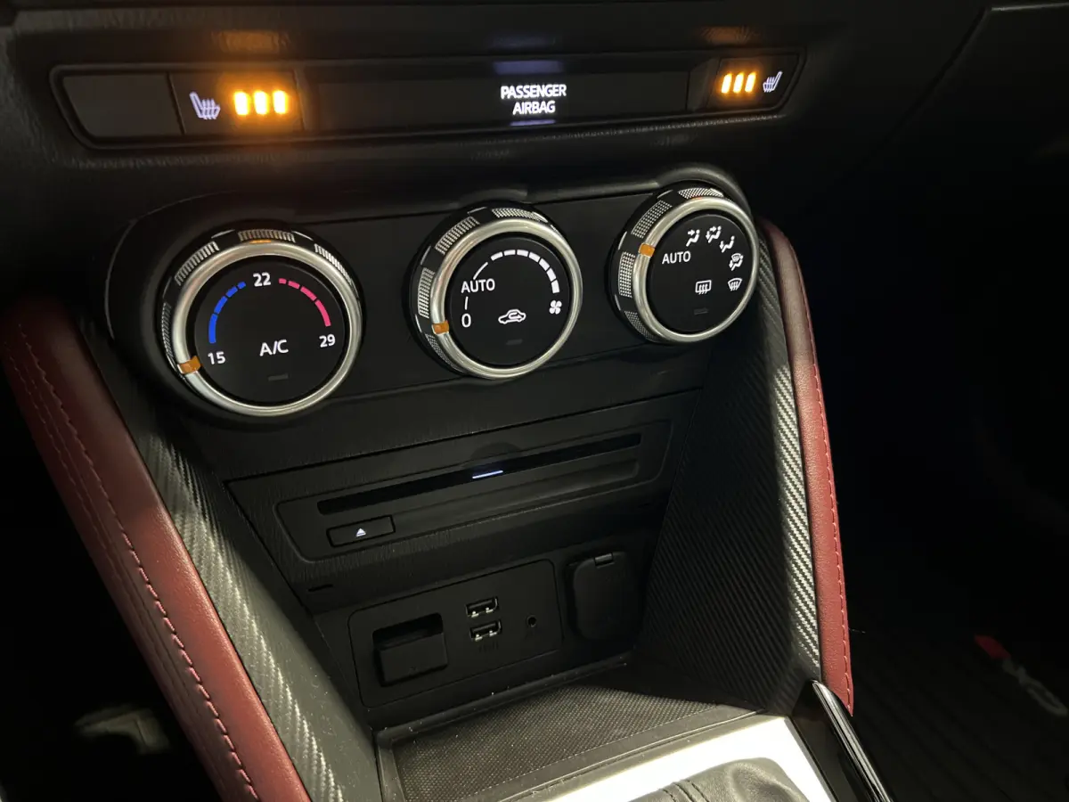 2.0 SkyActiv-G 120 GT-M | Navigatie | LM Velgen 18" | Voorstoelen Verwarmd | PDC Achter | Cruise Control Adaptief | Achteruitrijcamera | Airco |