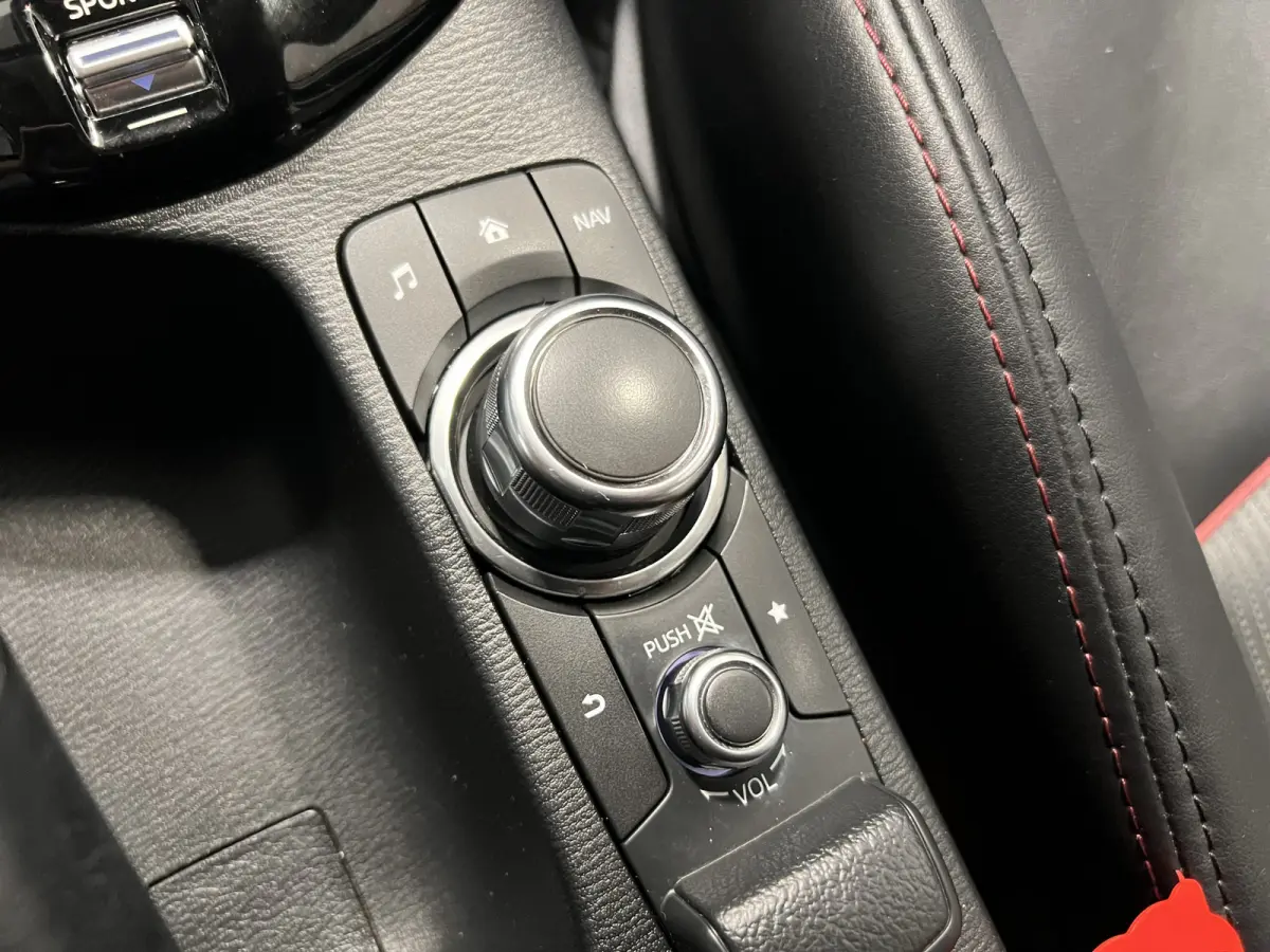 2.0 SkyActiv-G 120 GT-M | Navigatie | LM Velgen 18" | Voorstoelen Verwarmd | PDC Achter | Cruise Control Adaptief | Achteruitrijcamera | Airco |