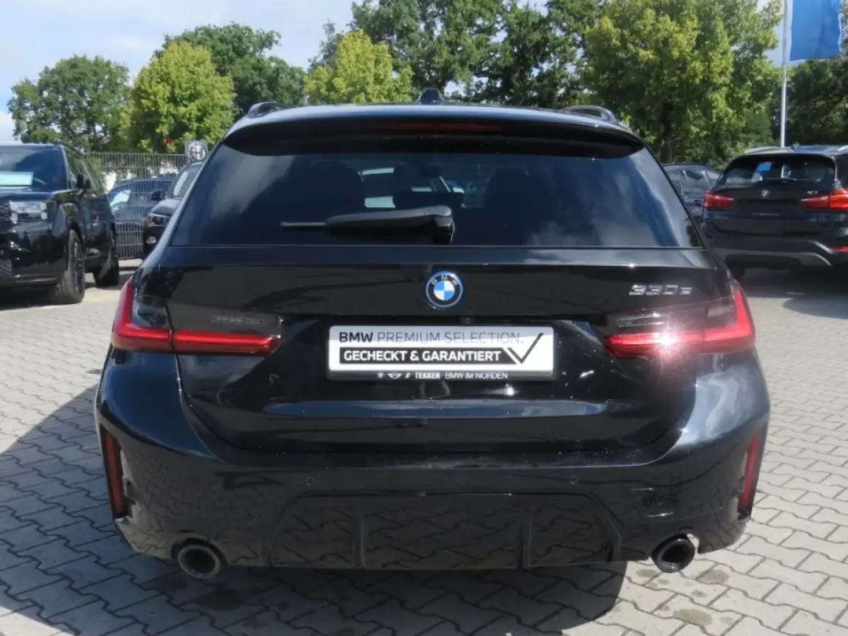 330e M-SPORT (LCI) ** LED, PANO, TREKH, H&K SOUND, HuD, 19-inch LMV ** UNFALLFREI - Vol. BMW Onderh. ** * INFORMEER OOK NAAR ONZE AANTREKKELIJKE FINANCIAL-LEASE TARIEVEN **