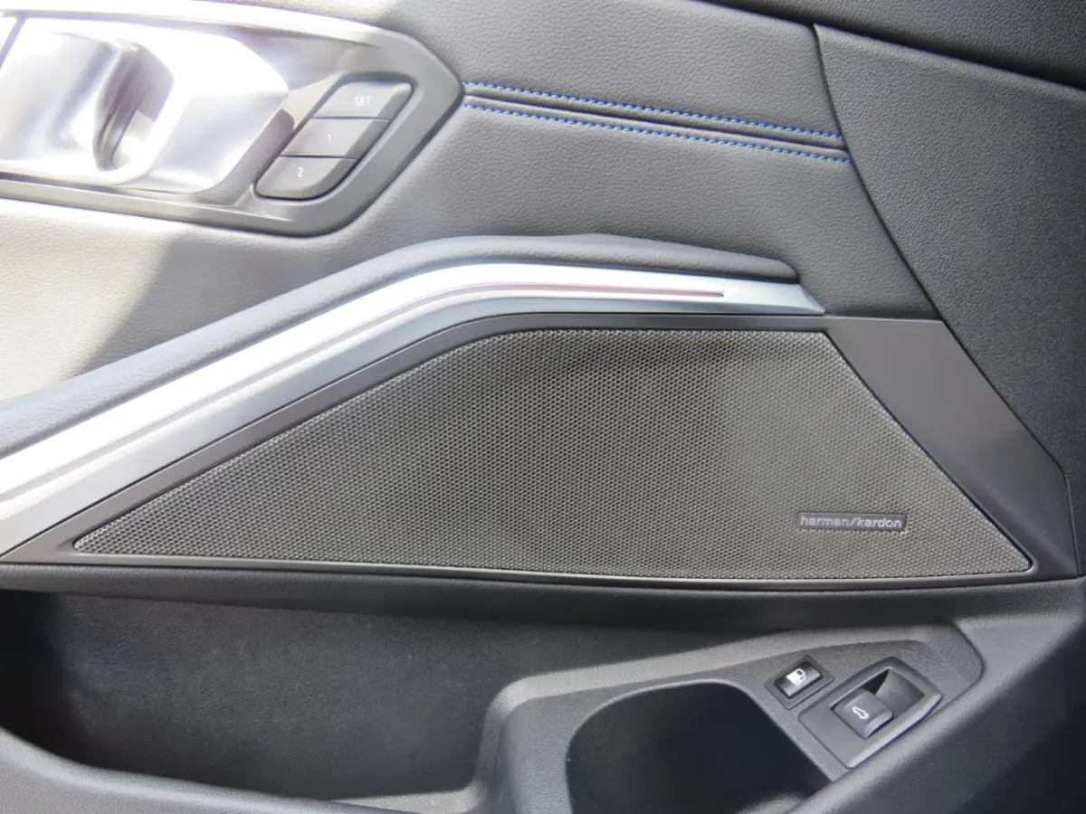 330e M-SPORT (LCI) ** LED, PANO, TREKH, H&K SOUND, HuD, 19-inch LMV ** UNFALLFREI - Vol. BMW Onderh. ** * INFORMEER OOK NAAR ONZE AANTREKKELIJKE FINANCIAL-LEASE TARIEVEN **