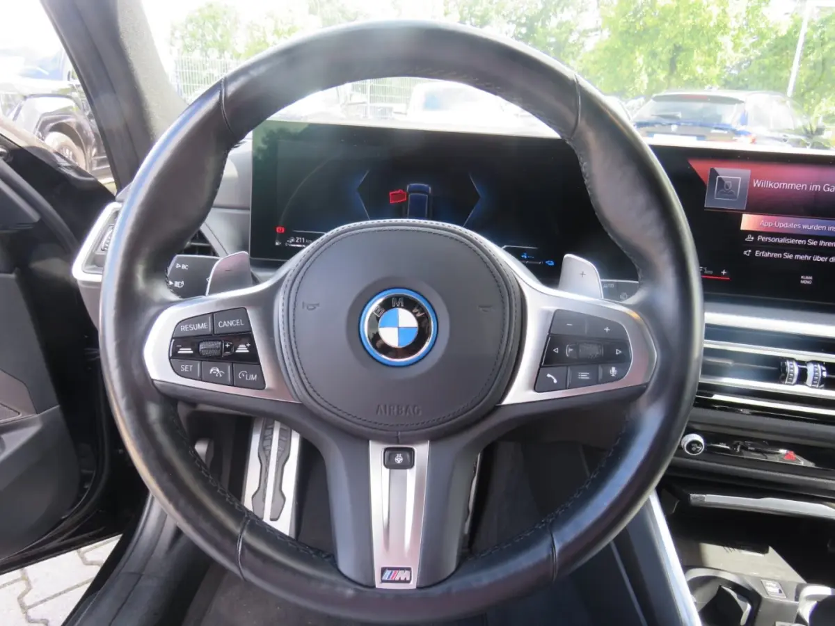 330e M-SPORT (LCI) ** LED, PANO, TREKH, H&K SOUND, HuD, 19-inch LMV ** UNFALLFREI - Vol. BMW Onderh. ** * INFORMEER OOK NAAR ONZE AANTREKKELIJKE FINANCIAL-LEASE TARIEVEN **