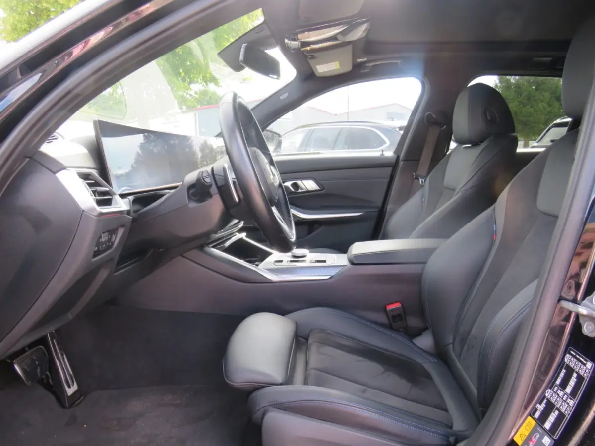 330e M-SPORT (LCI) ** LED, PANO, TREKH, H&K SOUND, HuD, 19-inch LMV ** UNFALLFREI - Vol. BMW Onderh. ** * INFORMEER OOK NAAR ONZE AANTREKKELIJKE FINANCIAL-LEASE TARIEVEN **