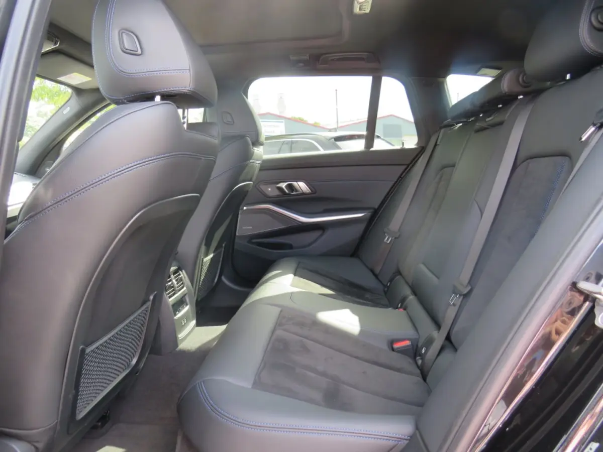 330e M-SPORT (LCI) ** LED, PANO, TREKH, H&K SOUND, HuD, 19-inch LMV ** UNFALLFREI - Vol. BMW Onderh. ** * INFORMEER OOK NAAR ONZE AANTREKKELIJKE FINANCIAL-LEASE TARIEVEN **