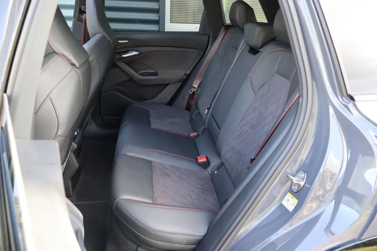 388pk Advanced edition 100 kWh | Panoramadak | Luchtvering | Bang & Olufsen 3D | Head-up display | Voor + Achterbankverwarming | 360 Graden Camera