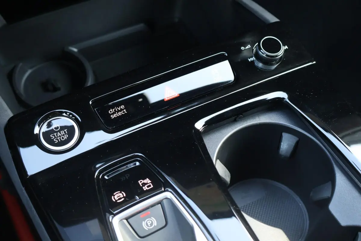 388pk Advanced edition 100 kWh | Panoramadak | Luchtvering | Bang & Olufsen 3D | Head-up display | Voor + Achterbankverwarming | 360 Graden Camera