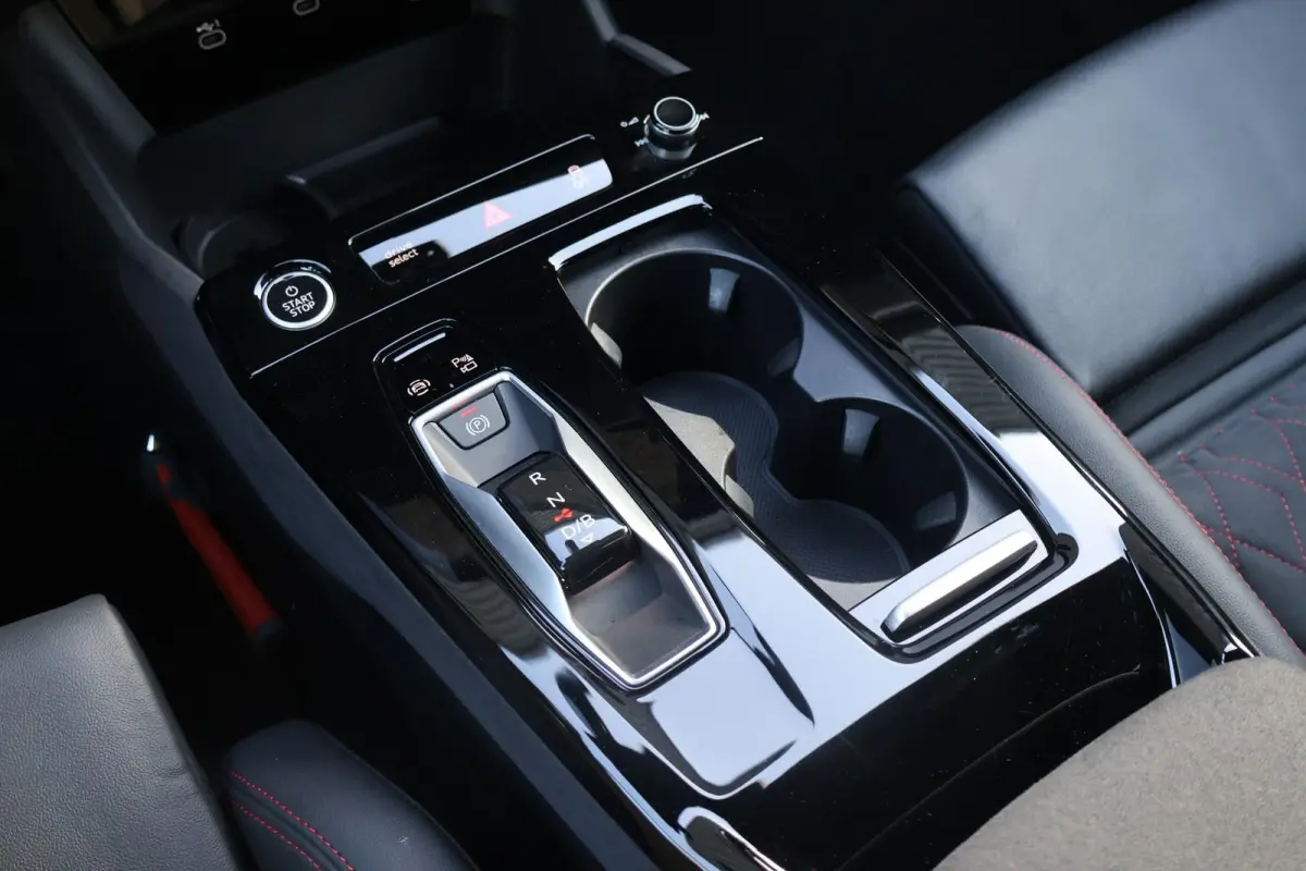 388pk Advanced edition 100 kWh | Panoramadak | Luchtvering | Bang & Olufsen 3D | Head-up display | Voor + Achterbankverwarming | 360 Graden Camera