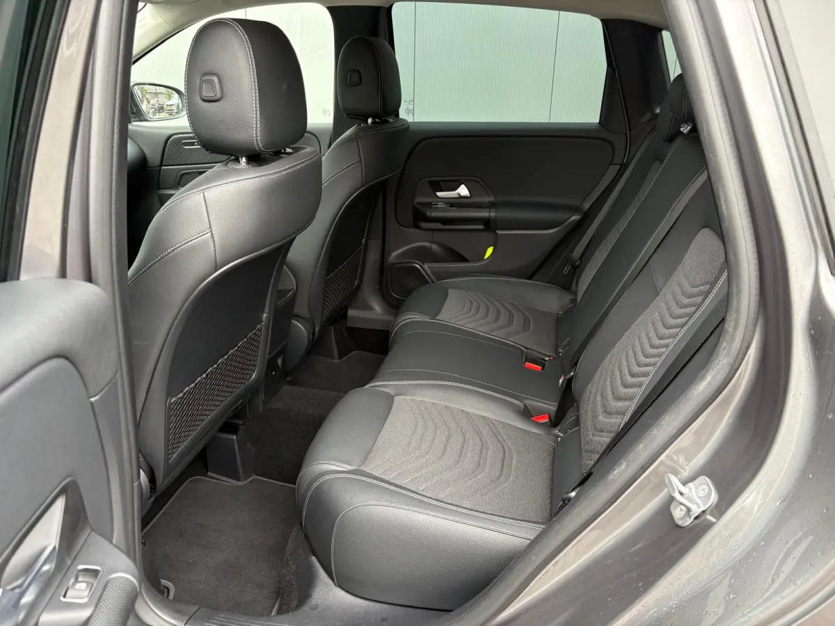 180 Automaat Mild-Hybrid Business Navigatie/Camera/Stoel-stuurverwarming