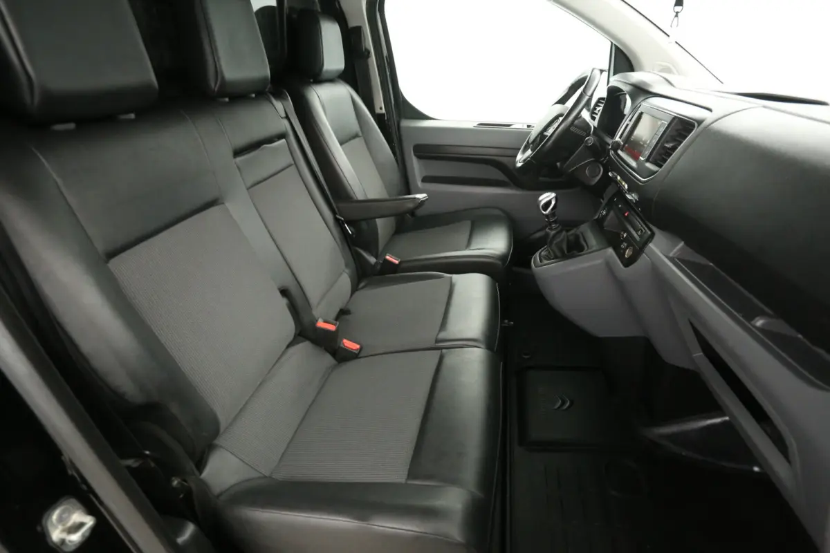 2.0 HDI L2H1 | Clima | Cruise | Camera | 3 Zits | Carplay | Trekhaak | Parkeersens.