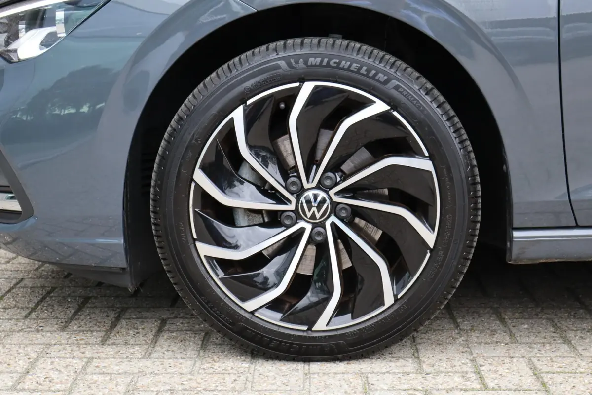 1.5 TSI 130pk Style | Stoelverwarming | Achteruitrijcamera | 17 inch LMV | Ergo Bestuurderstoel