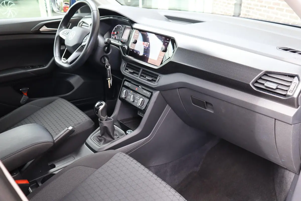 1.0 TSI 95pk Life | Airconditioning | All Season Banden | Navigatiesysteem | Apple Carplay & Android Auto