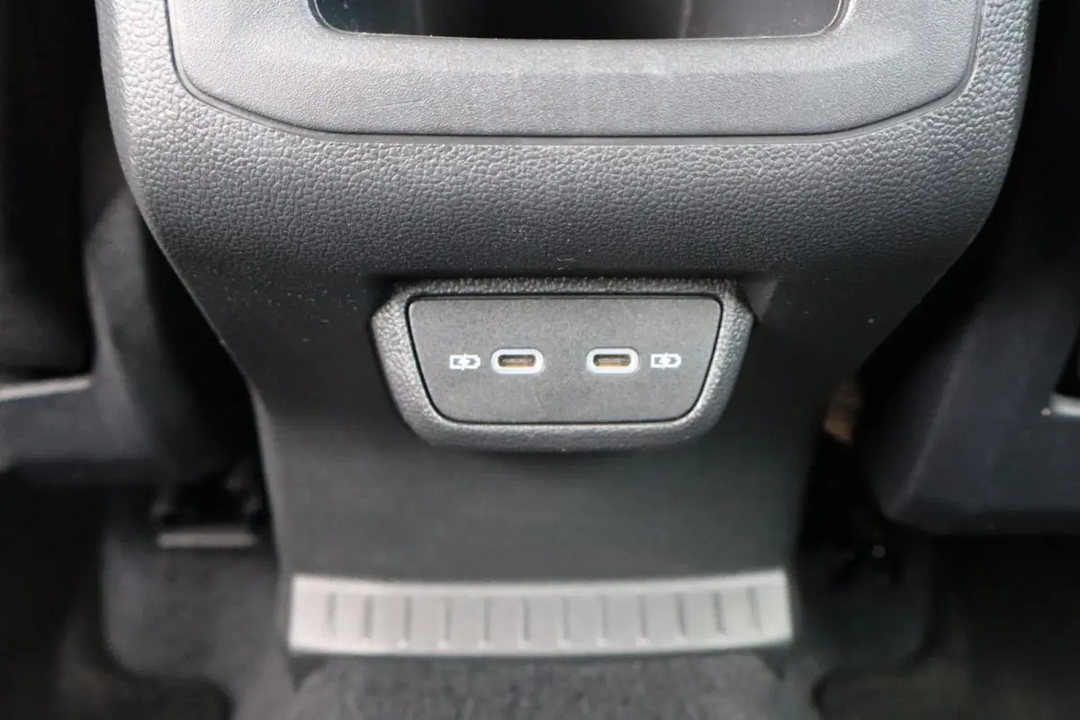 1.0 TSI 95pk Life | Airconditioning | All Season Banden | Navigatiesysteem | Apple Carplay & Android Auto